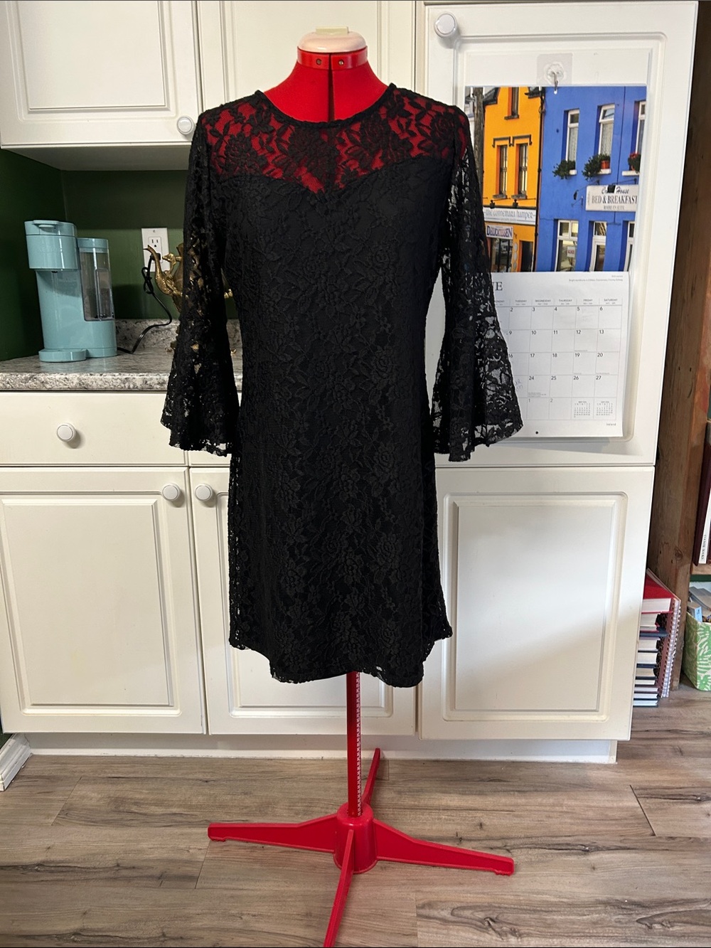 Women's Black Lace Bell-Sleeve Shift Dress